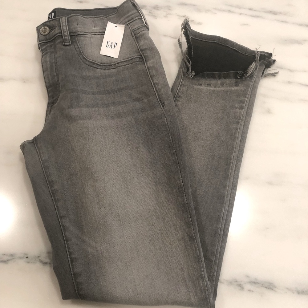 NWT Gap Favorite Jegging size 27- grey